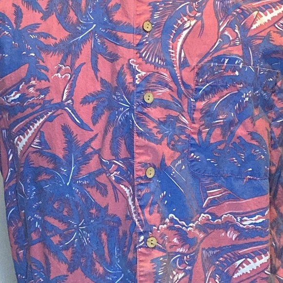 Vineyard Vines Graphic Floral Print in Red and Blue Cotton (sz L) - Picture 3 of 5